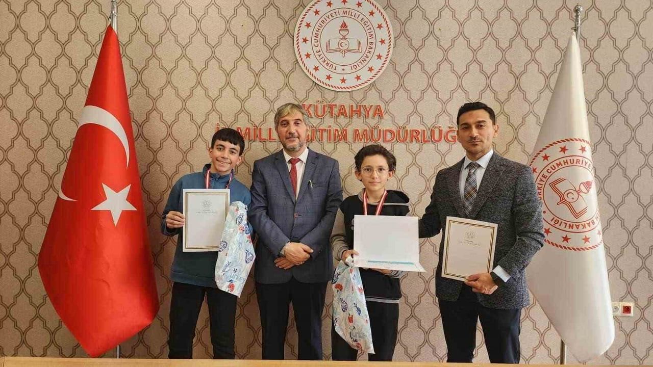 Kütahya öğrencileri Türkiye Bilimsel ve Teknolojik Araştırma Kurumu 2204 Bursa Bölge Finali'nde çok sayıda derece elde etti