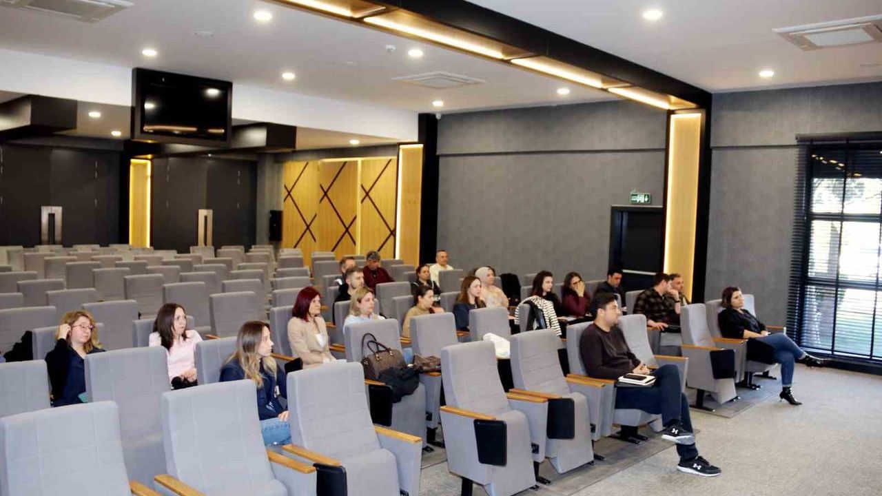 Kütahya OSB'de Topluluk Önünde Konuşma ve Hitabet Eğitimi Düzenlendi