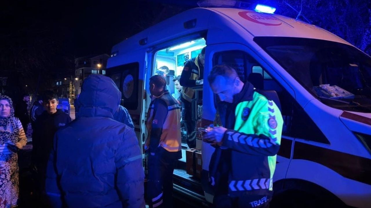 Kütahya Tavşanlı'da motosiklet traktörün altında kaldı; sürücü son anda atlayarak kurtuldu