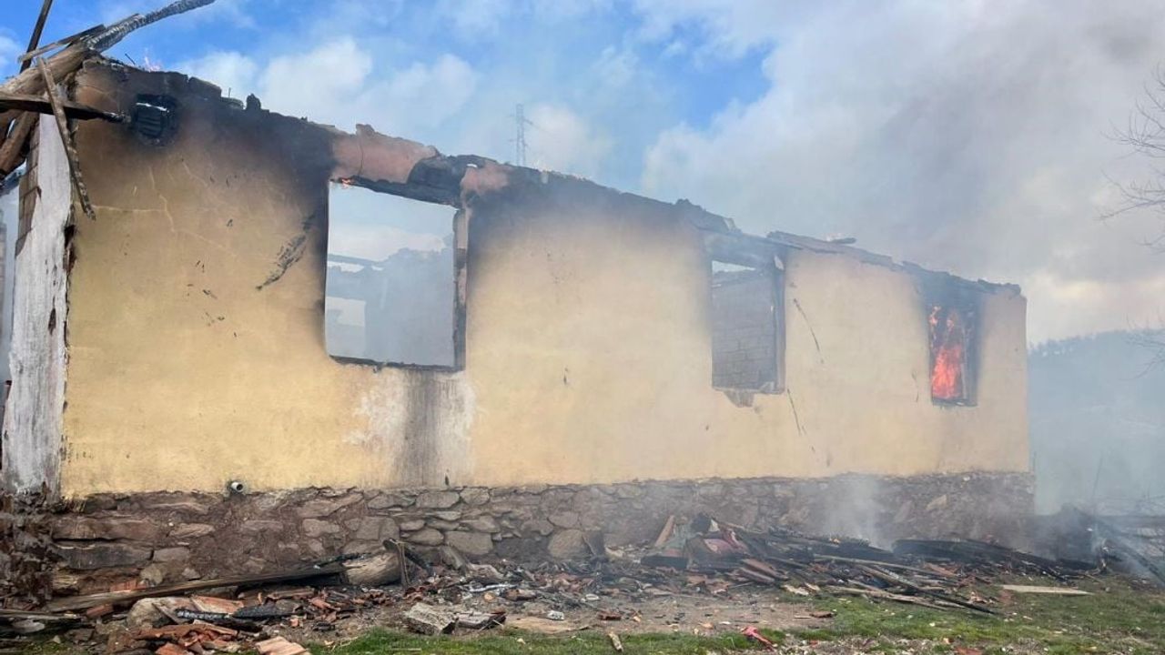 Kütahya Tavşanlı’da sobadan çıkan yangında 76 yaşındaki kadın hayatını kaybetti