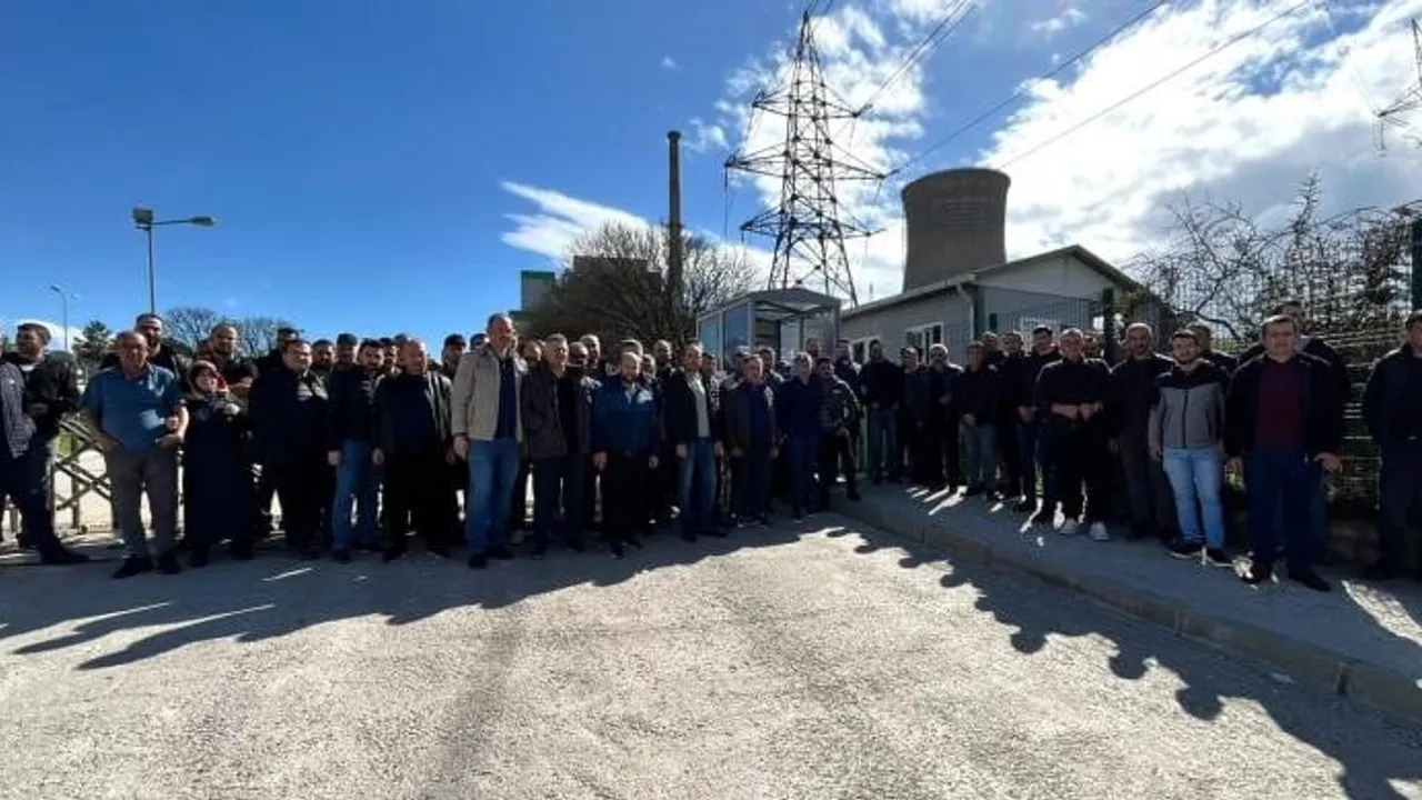 Kütahya Tunçbilek'te Polat Elektrik işçileri ücretsiz izne tepki gösterdi