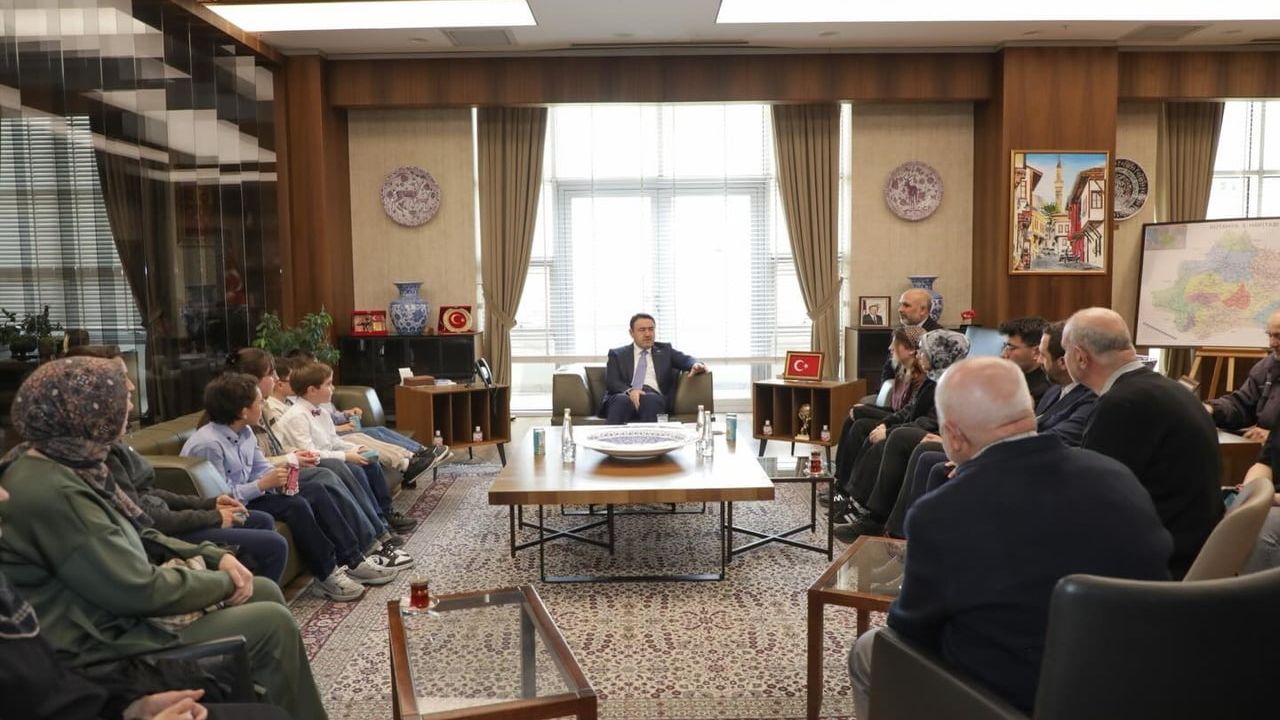 Kütahya Valisi Musa Işın, Kütüphane Haftası'nda okurlarla buluştu