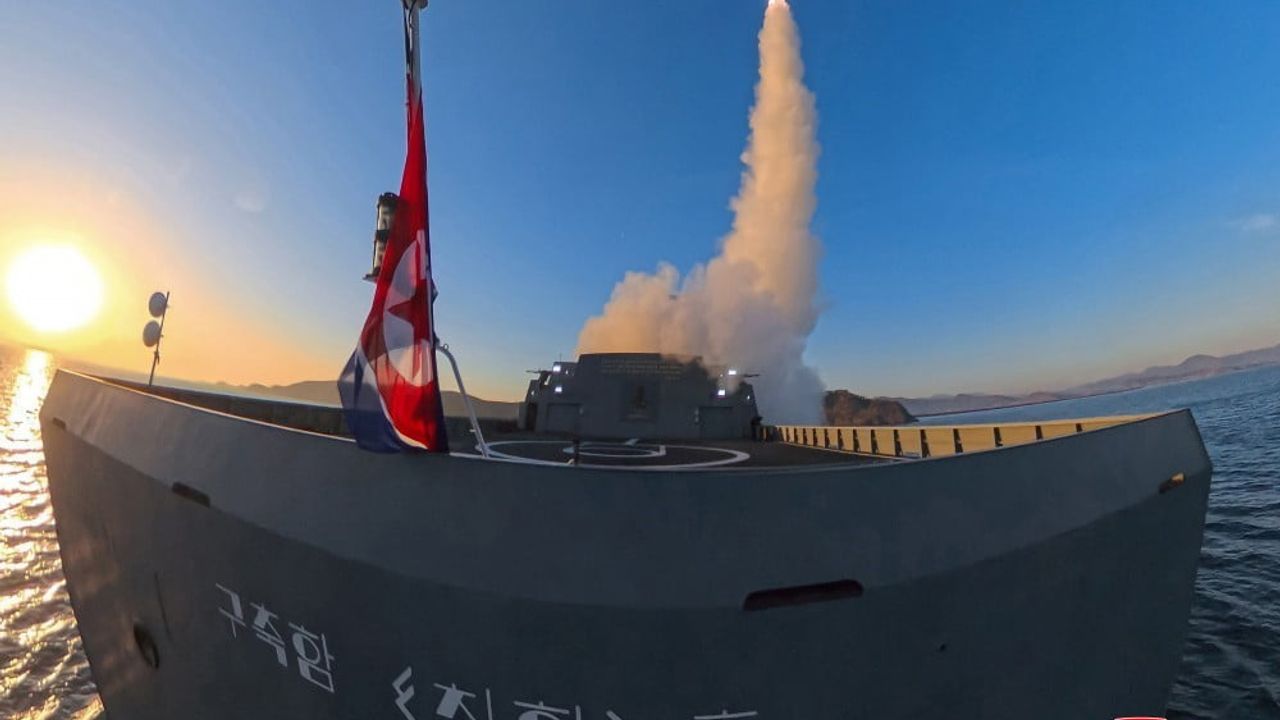 Kuzey Kore, Choe Hyon savaş gemisinden seyir ve gemisavar füze denemeleri gerçekleştirdi