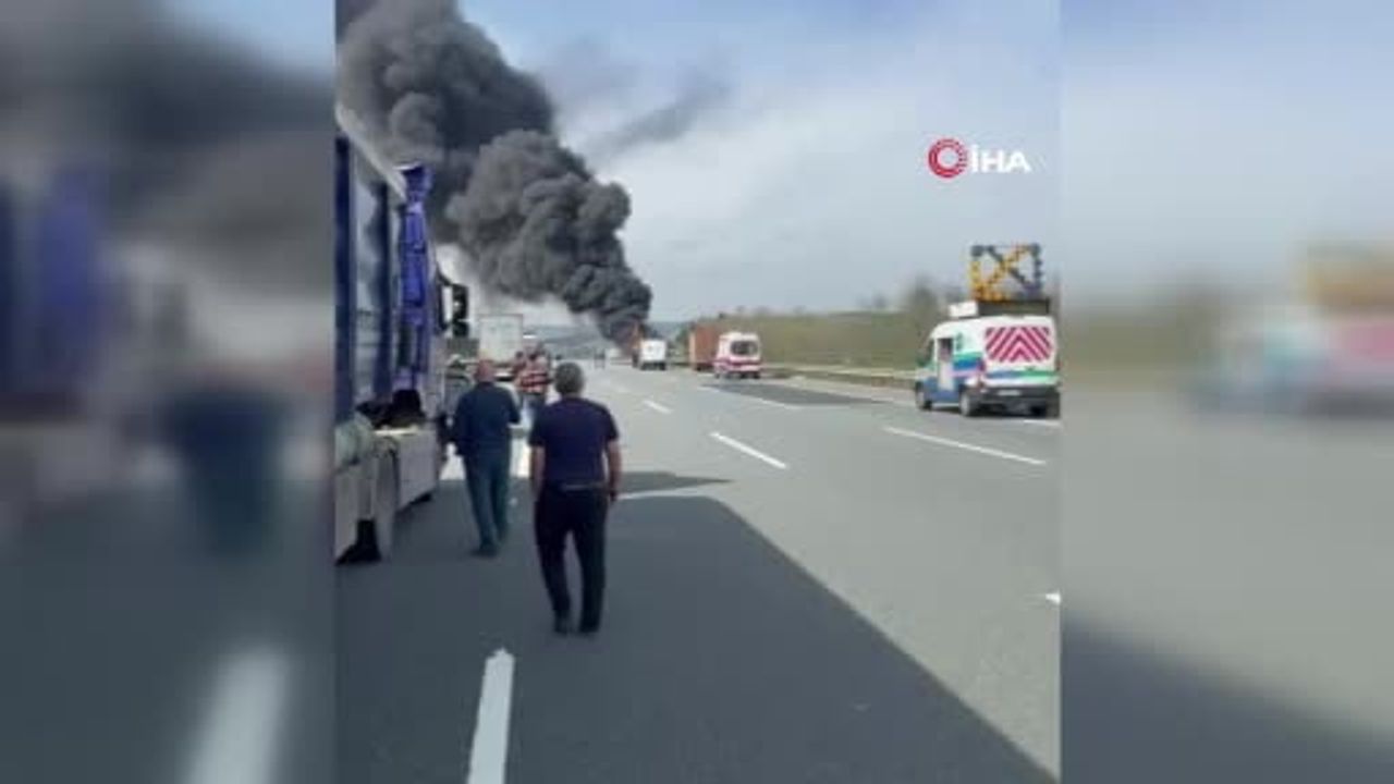 Kuzey Marmara Otoyolu Çatalca istikametinde seyreden tırda yangın – Ekiplerin müdahalesi sürüyor