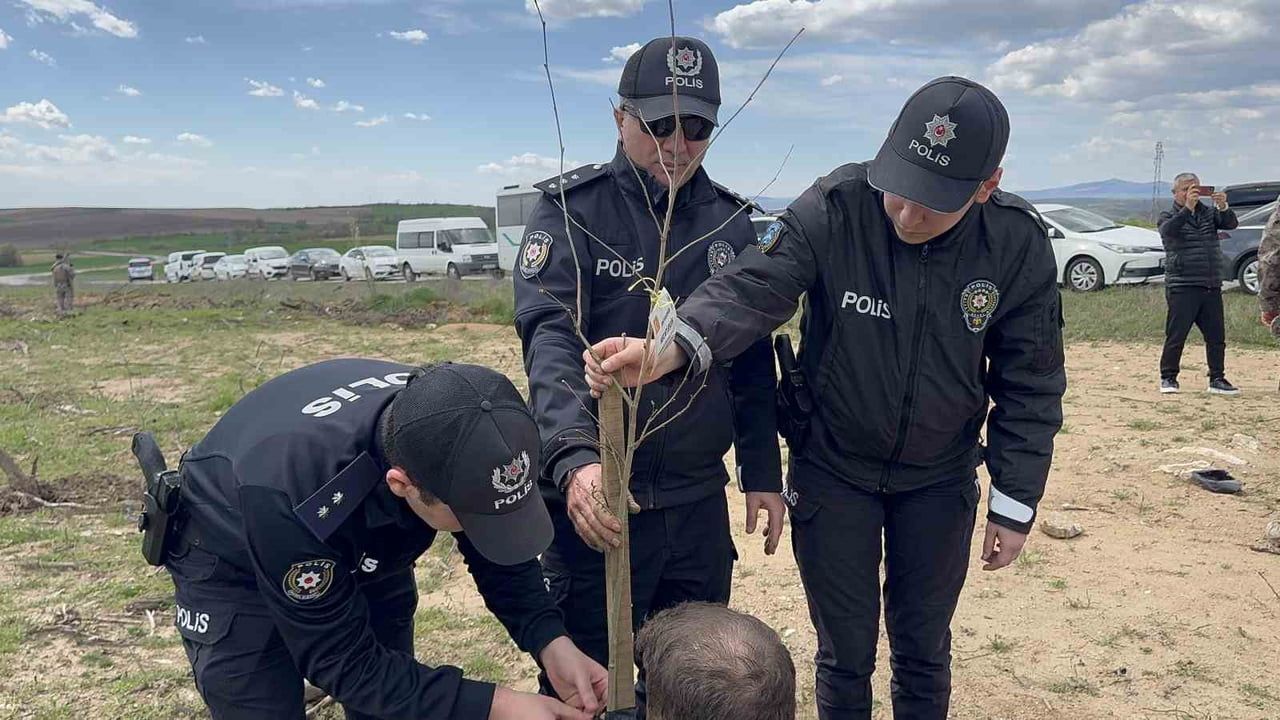 Lalapaşa Çömlek köyünde "Polis Şehitleri Hatıra Ormanı" kuruldu