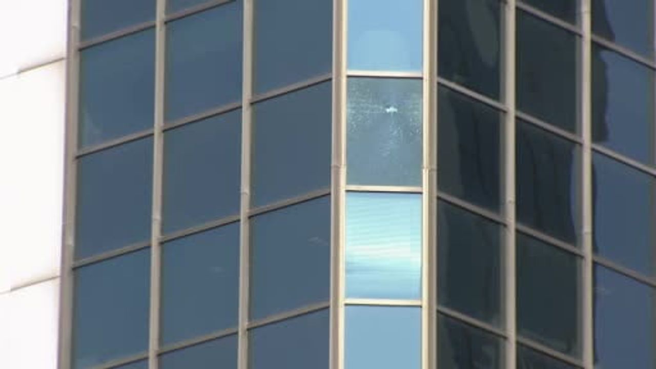 Levent'te Polis-Terörist Çatışması: 3 Kişiden 1'i Ölü, 2'si Yaralı; Kurşunlar Çevre Binalara İsabet Etti