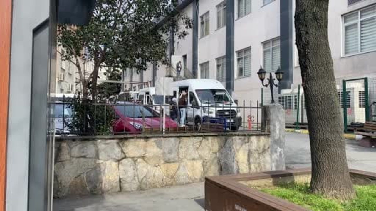 Levent’teki terör saldırısında polisle alay eden 7’si kadın 8 şüpheli adliyeye sevk edildi