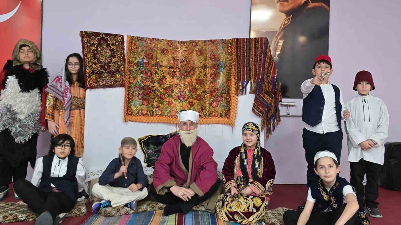 Mahir Sevim İlkokulu öğrencileri tiyatro yeteneklerini sahneye taşıdı