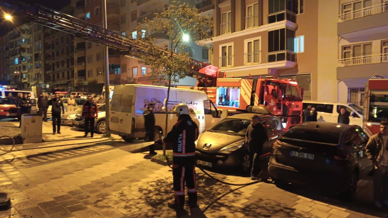 Malatya Battalgazi'de çakmakla oyun sırasında çıkan halı yangını söndürüldü