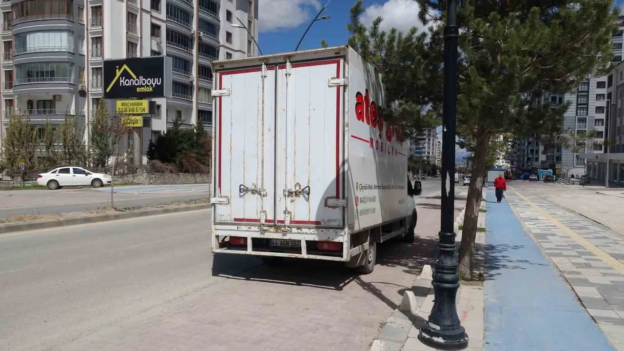 Malatya Battalgazi'de otomobil ile kamyonet çarpıştı: 1 yaralı