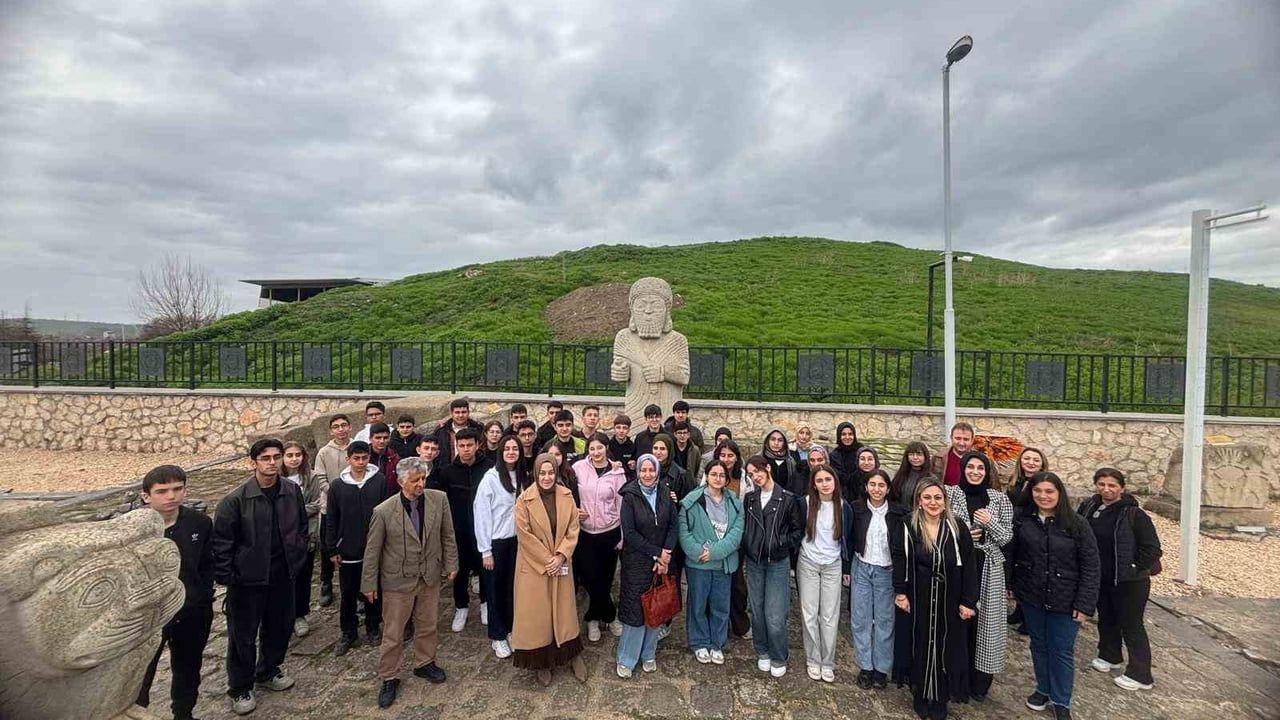 Malatya'da Arslantepe'yi dijital araçlarla tanıtan 'Dijital Yürüyüş ve STEM' etkinliği
