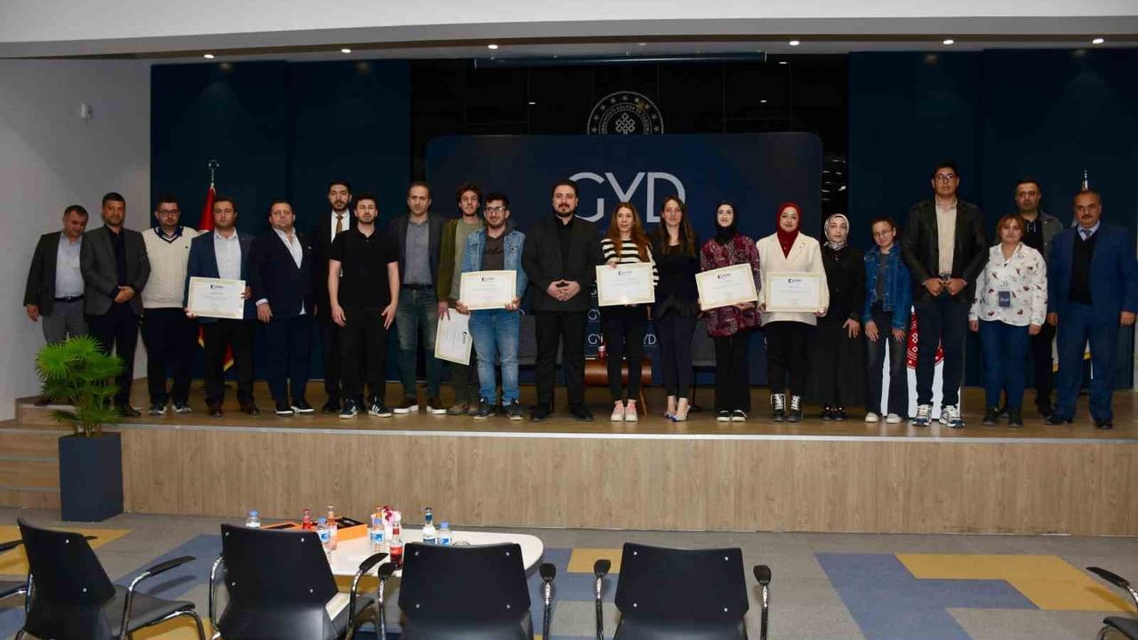 Malatya'da 'Girişimci Kütüphanesi' Programı: Gençlere Girişimcilik, E-Ticaret ve Teknoloji Eğitimi