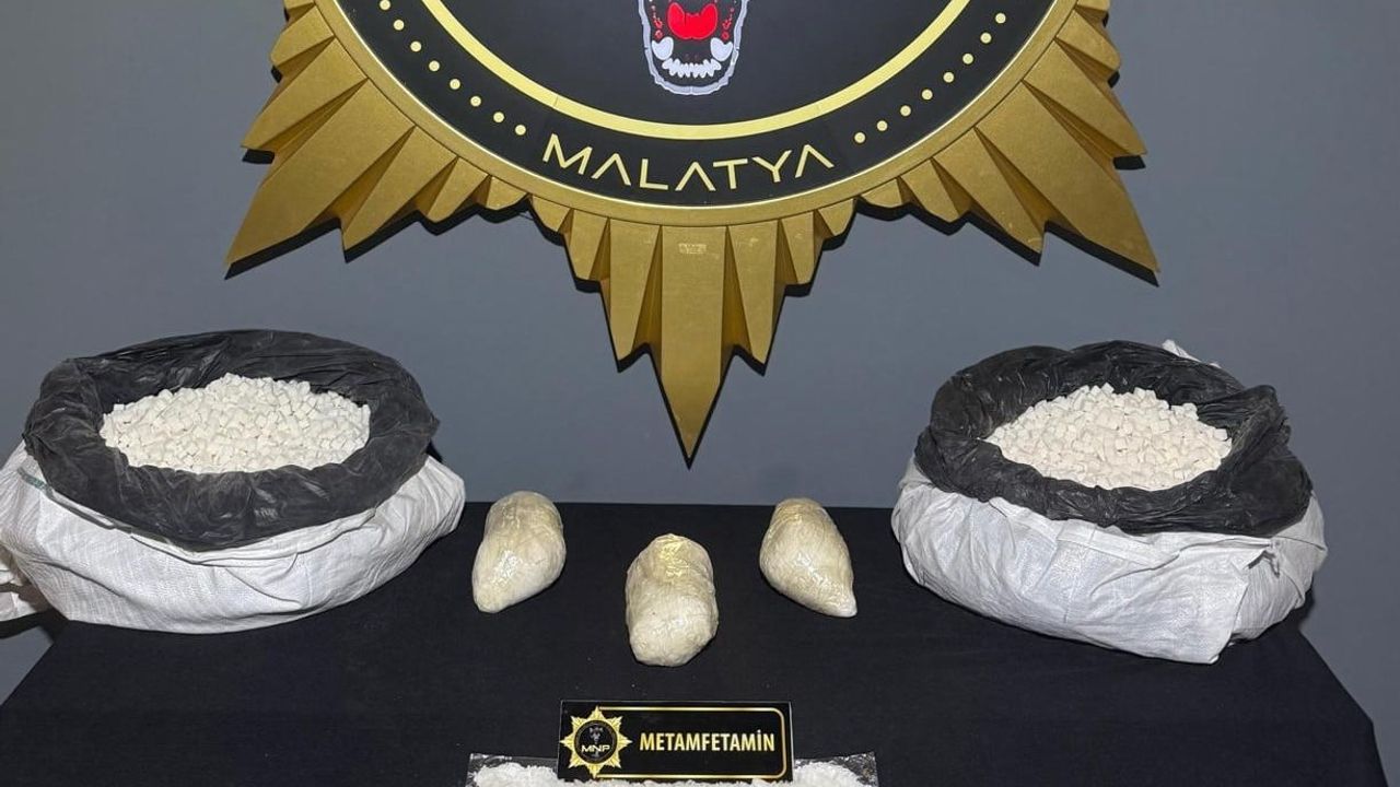 Malatya'da Şeker Çuvallarına Gizlenmiş 3 Kilo 30 Gram Metamfetamin Ele Geçirildi