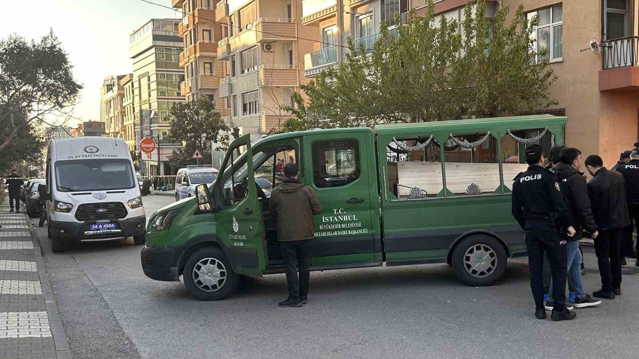 Maltepe'de alacak verecek tartışması silahlı ve bıçaklı kavgaya dönüştü: 1 ölü, 2 yaralı
