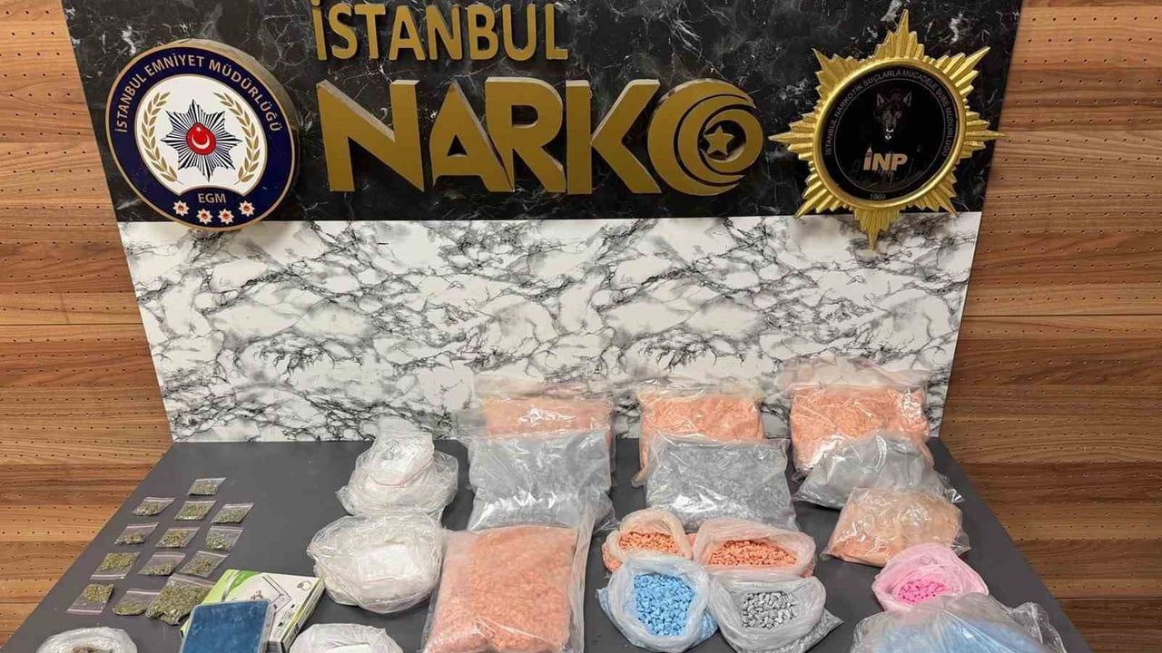 Maltepe'de uyuşturucu operasyonu: 93 bin 100 adet ecstasy hap ve 1 kilo 430 gram kokain ele geçirildi
