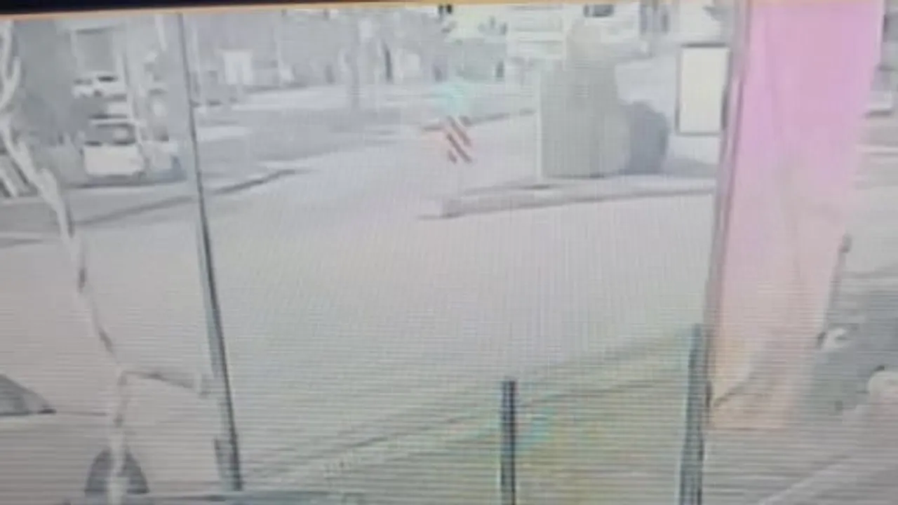 Manavgat'ta hafif ticari araçla çarpışan otomobilin sürücüsü yaralandı