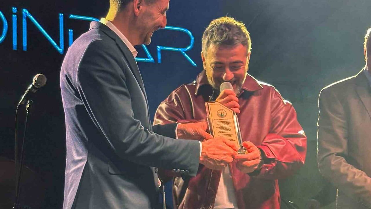 Manavgat'ta 'Karadeniz Bahar Festivali' Resul Dindar konseriyle sona erdi