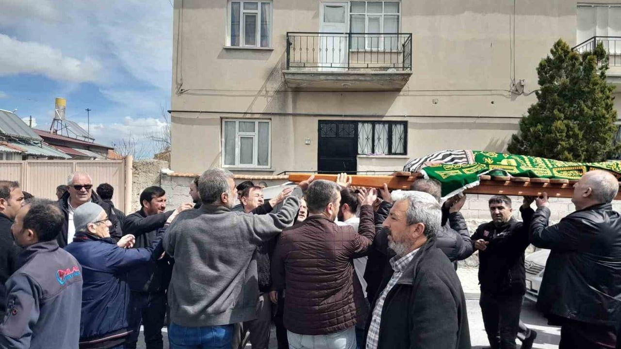 Manavgat'taki kazada yaşamını yitiren 6 yaşındaki Bilge Mila Soylu Karapınar'da toprağa verildi