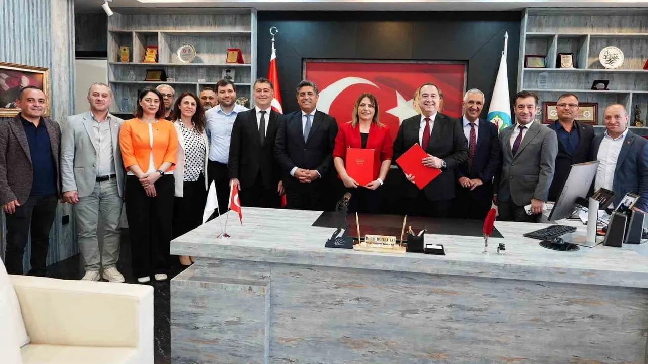 Manisa Büyükşehir Belediyesi ile DİSK/Genel-İş’ten işçilere prim ve belediye destekli eğitim protokolü