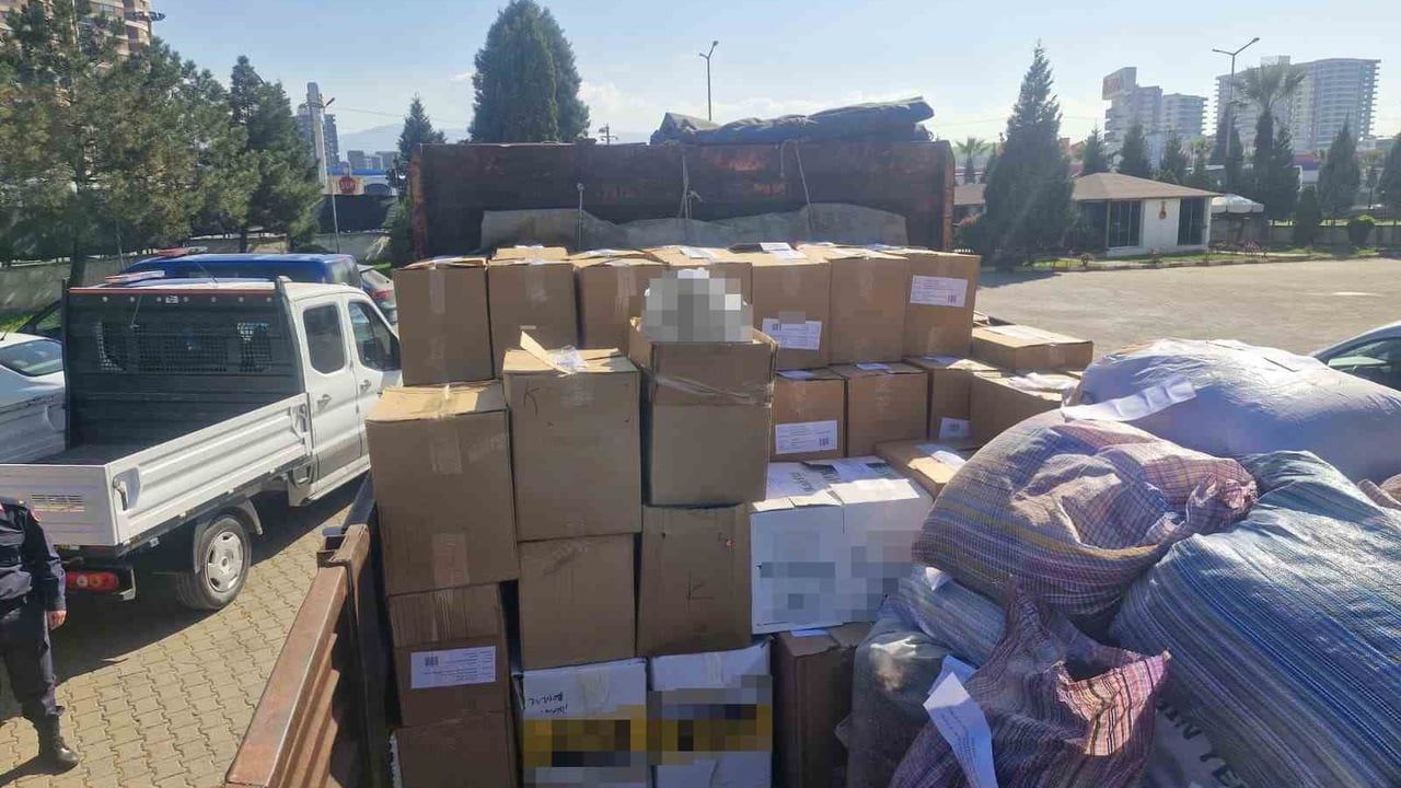 Manisa'da Martta Polis Operasyonlarında Yüklü Miktarda Kaçak Ürün Ele Geçirildi