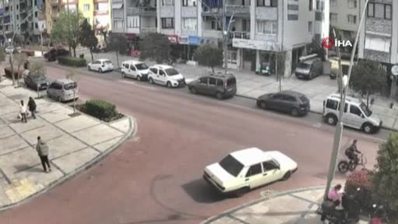 Manisa'da motosiklet-kamyonet kazası: 17 yaşındaki Sude Gelen hayatını kaybetti