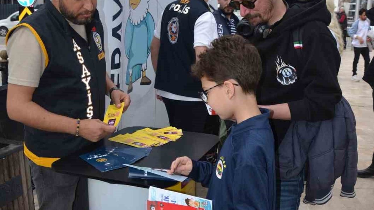 Manisa’da Polis Haftası etkinlikleri 15 Temmuz Demokrasi Meydanı’nda başladı