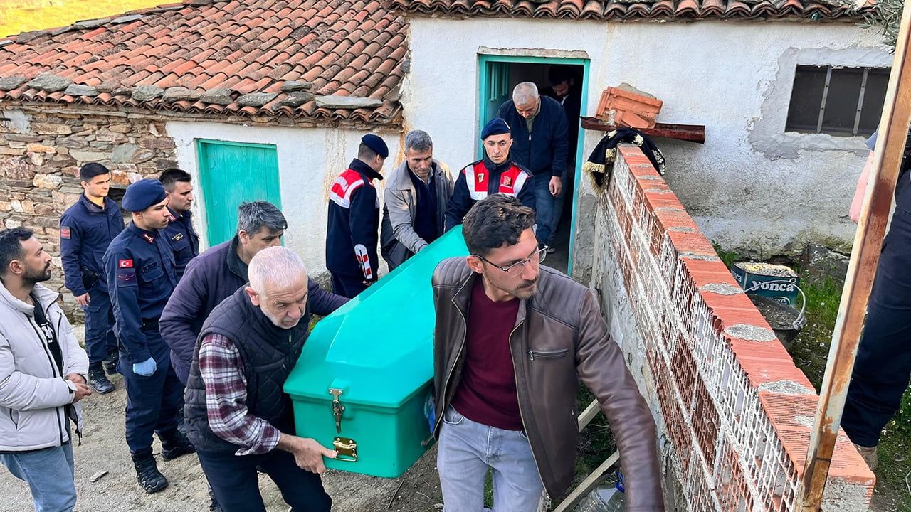 Manisa Kula'da 82 Yaşındaki M.A.Ç. Evinde Kendini Asarak Hayatını Kaybetti