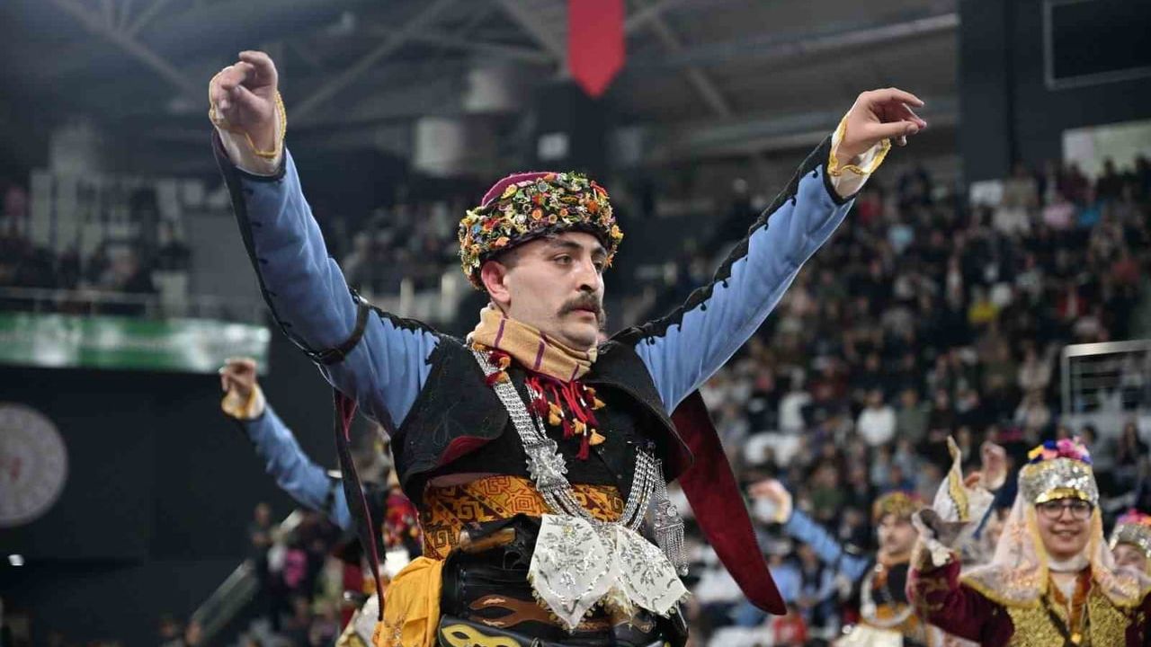 Manisa Kulüplerarası Halk Oyunları Yarışması: Manisa Büyükşehir Belediyespor üç dalda il birincisi oldu