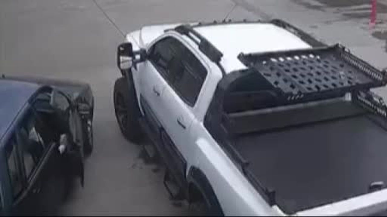 Mardin'de El Freni Çekilmeyen Araç Akaryakıt İstasyonundan Anayola İlerledi