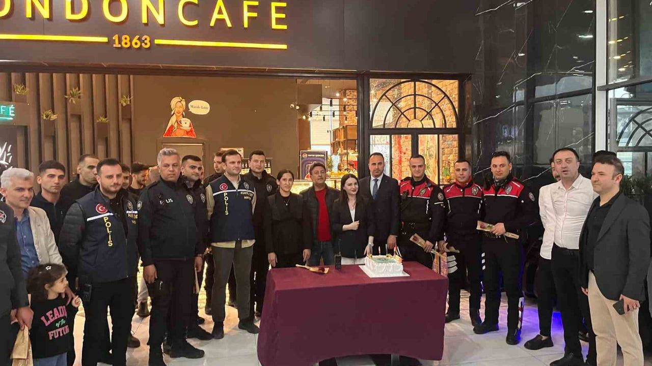 Mardin'de kavga ihbarına giden polisler Mardian Mall'da Polis Haftası sürpriziyle karşılaştı