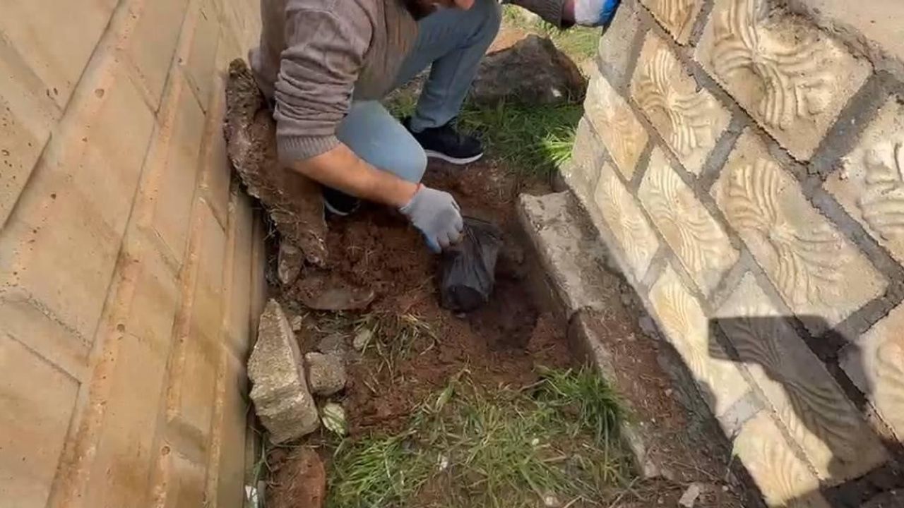 Mardin Nusaybin’de Mezarlığa Gömülü 2 kilo 378 gram eroin ele geçirildi, 1 şüpheli tutuklandı