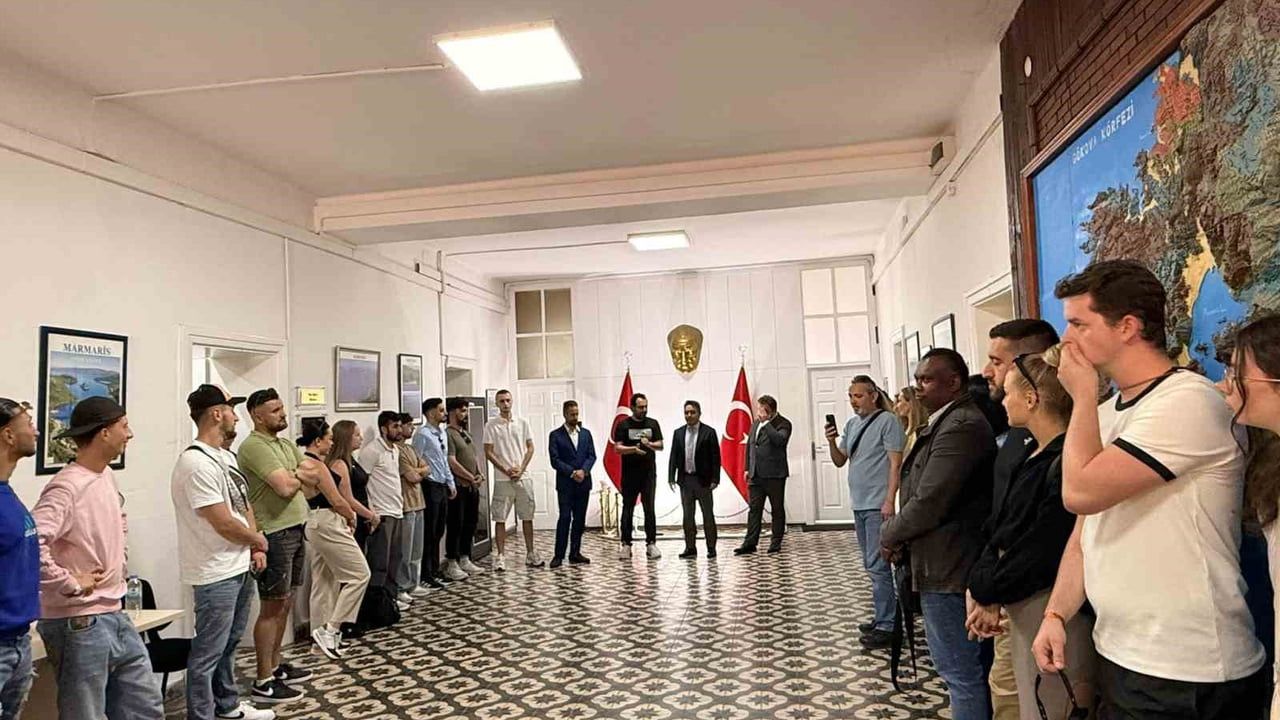 Marmaris'te 'AI Connects YOUth' Ekibi Kaymakam Nurullah Kaya'yı Ziyaret Etti