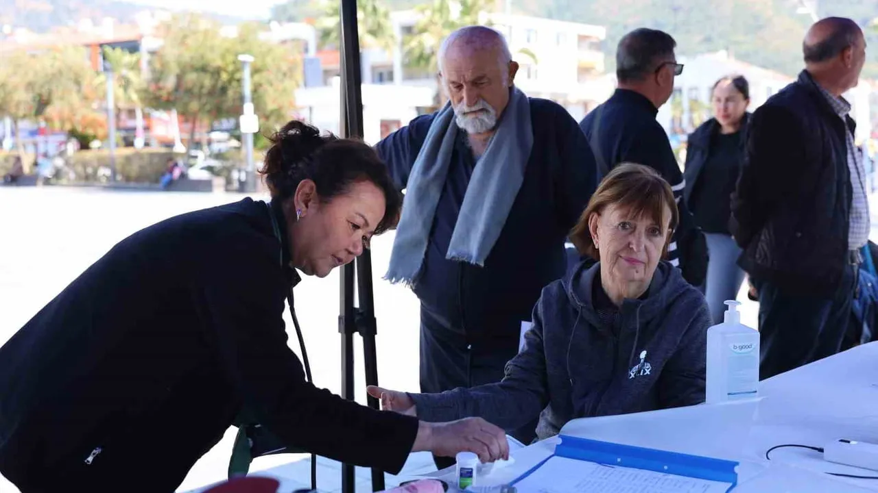 Marmaris’te 'Sağlıklı Yaş Alma' Etkinliği: 30 Yaş ve Üzeri Vatandaşlara Ücretsiz Sağlık Hizmetleri