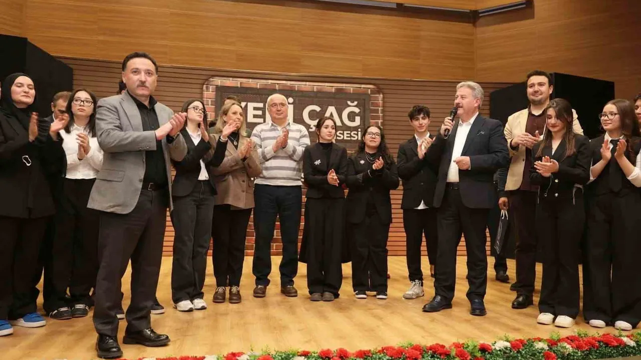 Mektep Melikgazi Öğrencilerinin 'Gençliğe Açılan Pencerenin Perde Arkası' Oyunu Beğeni Topladı