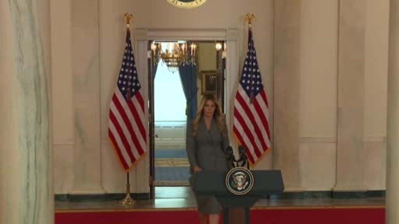 Melania Trump: Beni Donald Trump ile Epstein tanıştırmadı