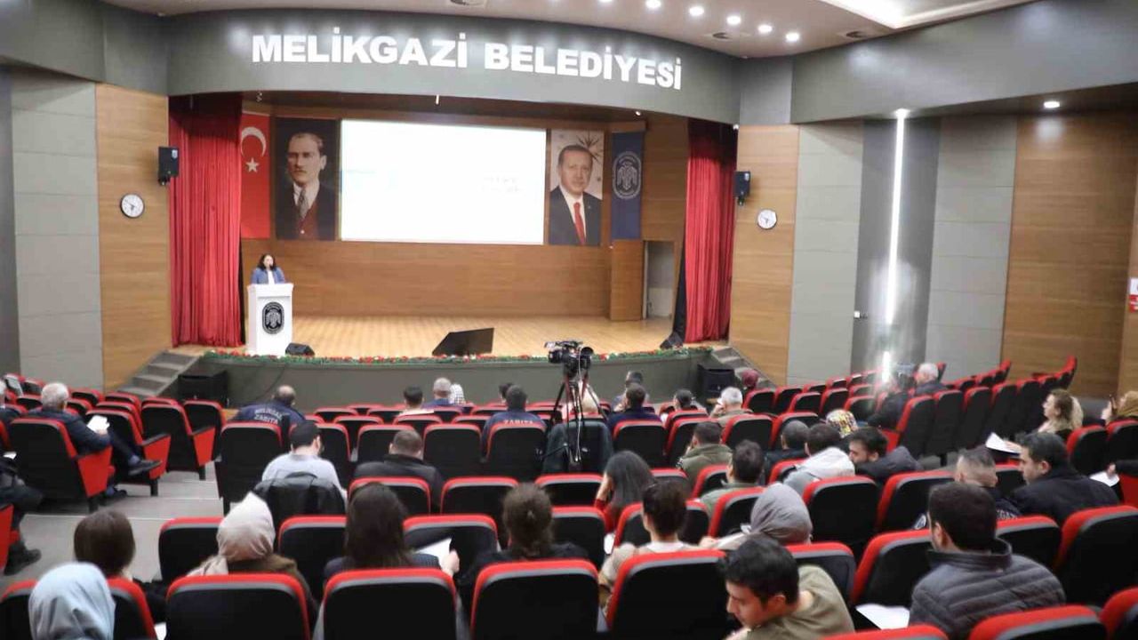 Melikgazi Belediyesi'nde Kurumsal Aidiyet Eğitimi ile Personel Gelişimi Destekleniyor