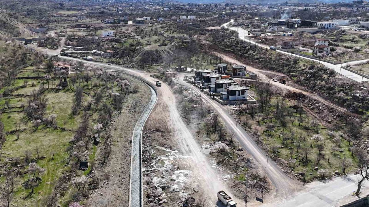 Melikgazi'de Komando Caddesi'nden Özhaseki Bulvarı'na 25 Metrelik Yeni Yol Projesi Başladı