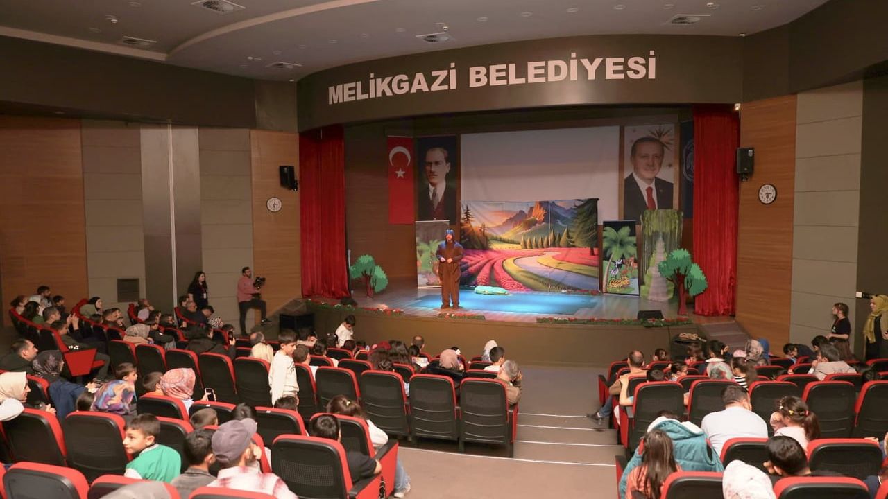 Melikgazi'de 'Ormanlar Kralı Ağustos Böceği' çocuklarla buluştu