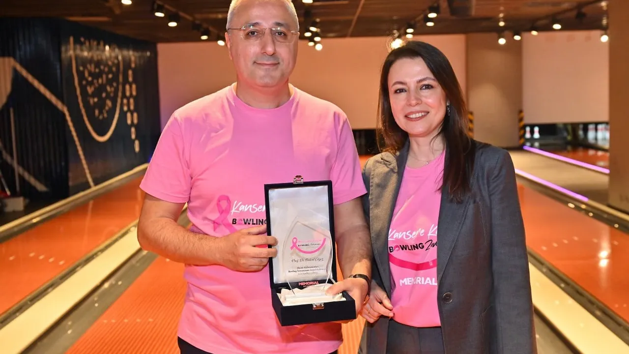 Memorial Ataşehir’de 'Kansere Karşı Bowling Zamanı' etkinliği ile meme kanseri hastaları doktorlarıyla bir araya geldi