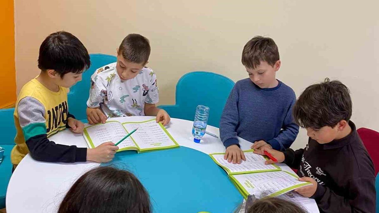 Menteşe Uluslararası Gençlik Merkezi satranç eğitimleriyle gençlerin analitik becerilerini güçlendiriyor