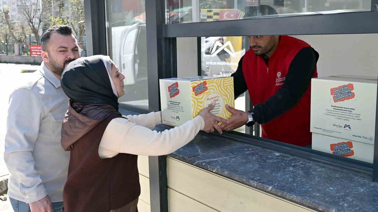Mersin Büyükşehir Belediyesi'nden fenilketonüri hastalarına düzenli gıda kolisi desteği