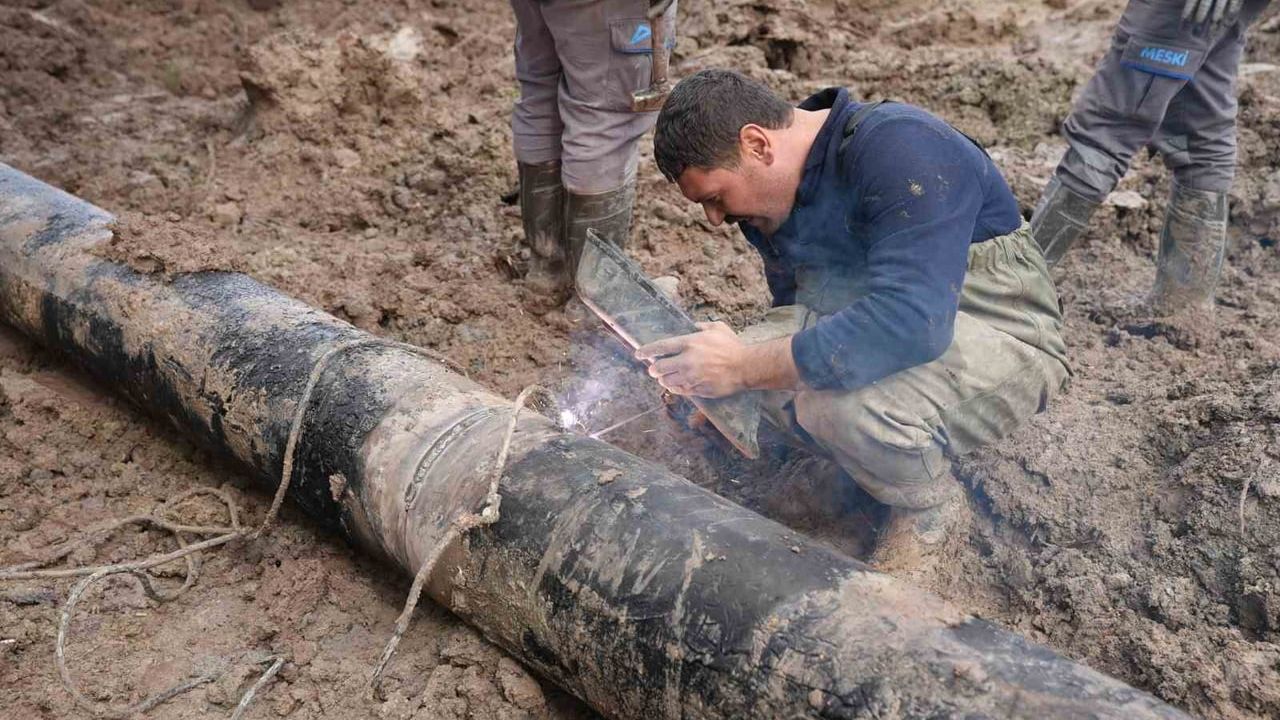 Mersin’de Ayvagediği’ndeki heyelan sonrası zarar gören 350 mm içme suyu hattı MESKİ tarafından onarıldı