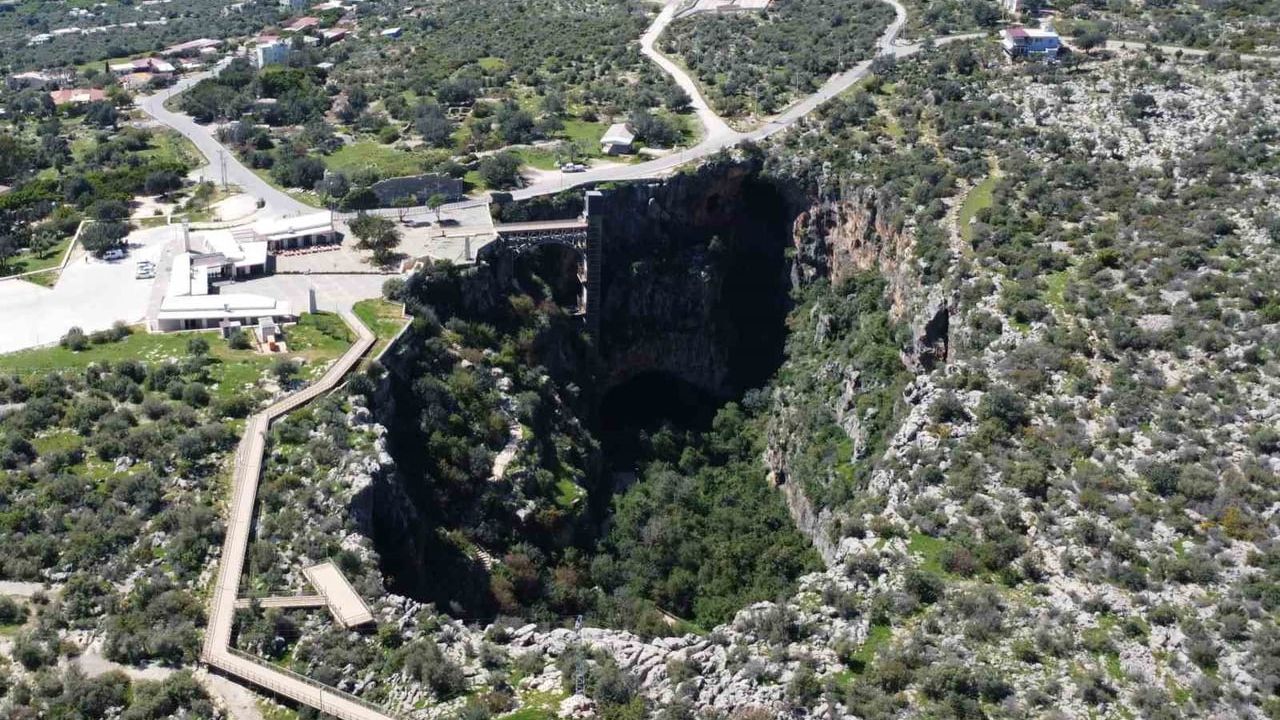 Mersin'de Cennet Obruğu’ndan 13 Yıl Sonra Su Yeniden Çıktı