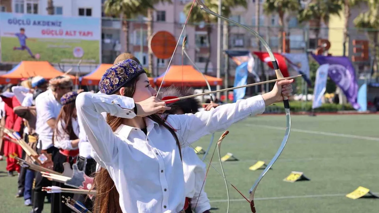 Mersin'de Geleneksel Okçuluk İl Elemeleri: 13 İlçeden 150 Sporcu Yarıştı