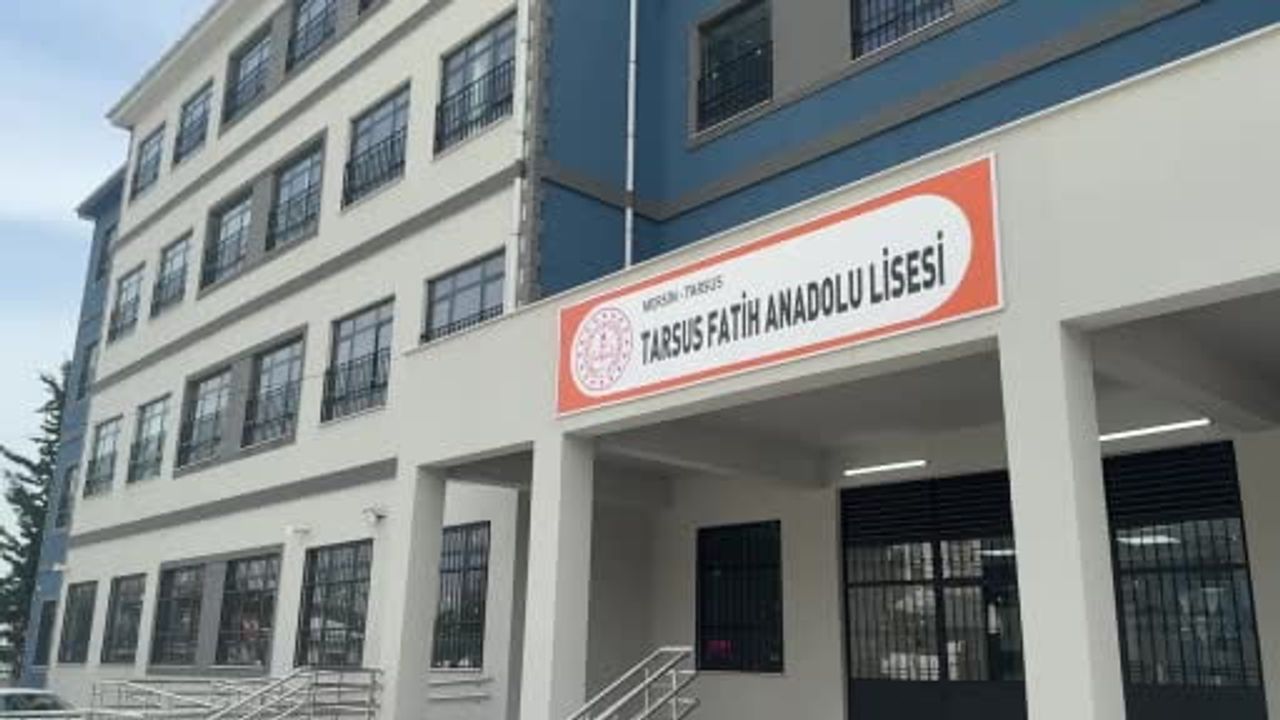 Mersin'de lise öğrencisi okulda tabanca ile yakalandı