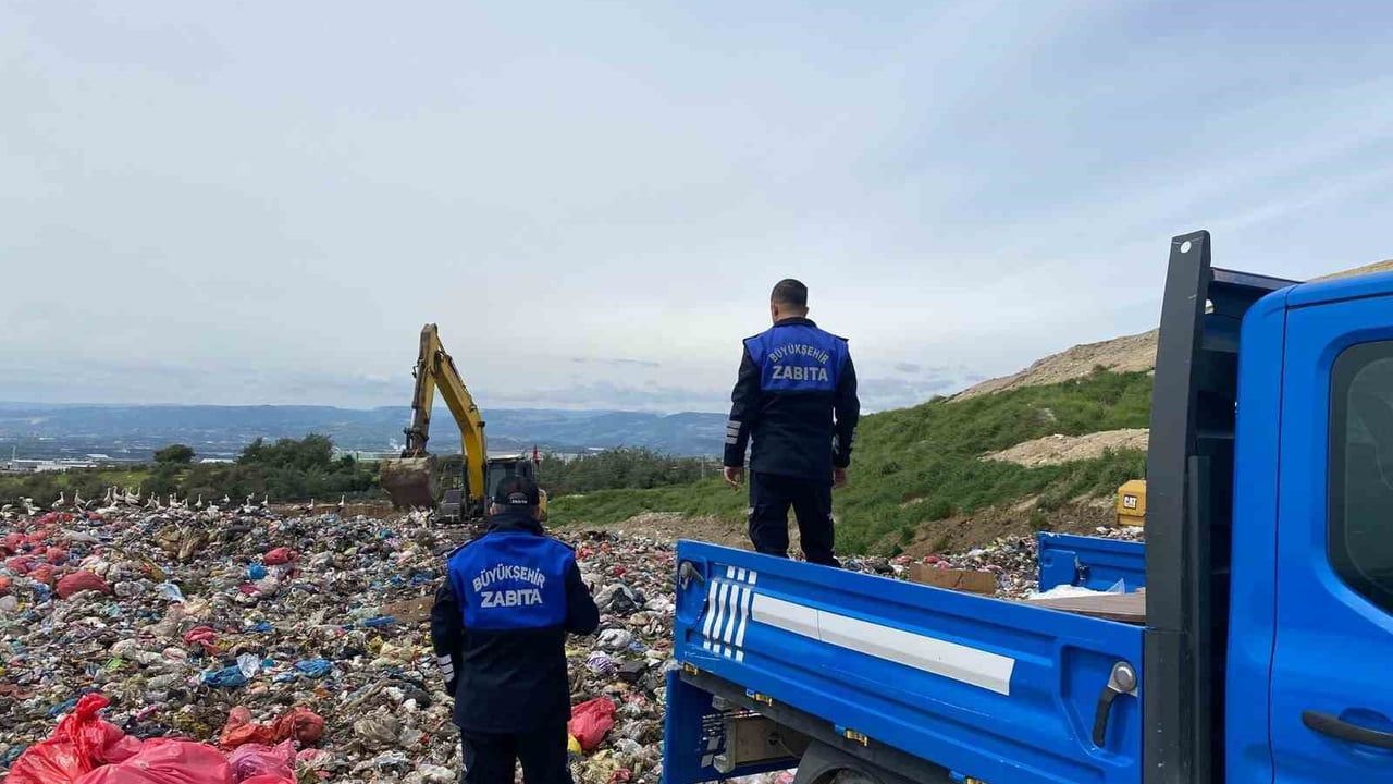Mersin'de şehirlerarası otobüste sağlıksız taşınan yaklaşık 140 kg çiğ köfte imha edildi