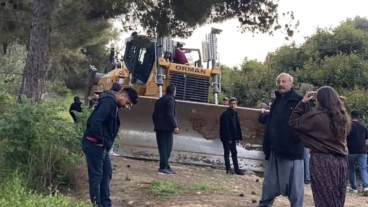 Mersin Mezitli'de orman arazisindeki narenciye bahçelerinin kaldırılmasına köylü tepkisi