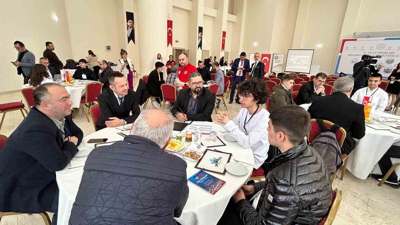 Mesleki eğitimde iş birliği ve Ar-Ge stratejileri Bilecik zirvesinde ele alındı