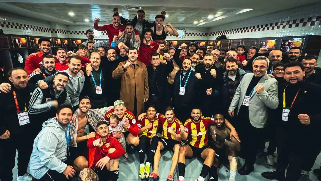 MHP'li Baki Ersoy'dan Kayserispor taraftarına 3838 bilet desteği