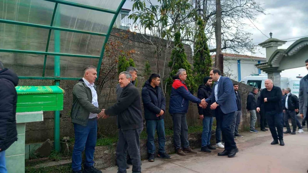 Mide kanseri nedeniyle 30 yaşında vefat eden Ertuğrul Hamut, Kozlu’da toprağa verildi